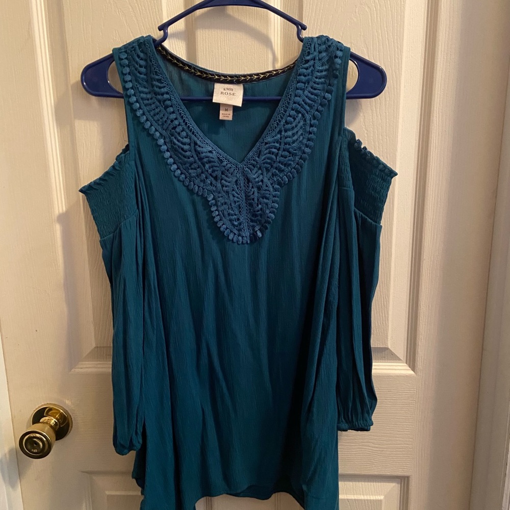 Medium cold shoulder shirt NWOT